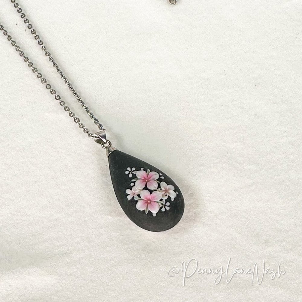 Vintage Black Tear Drop w Pink Flower Painted Pendant Necklace - Picture 7 of 8